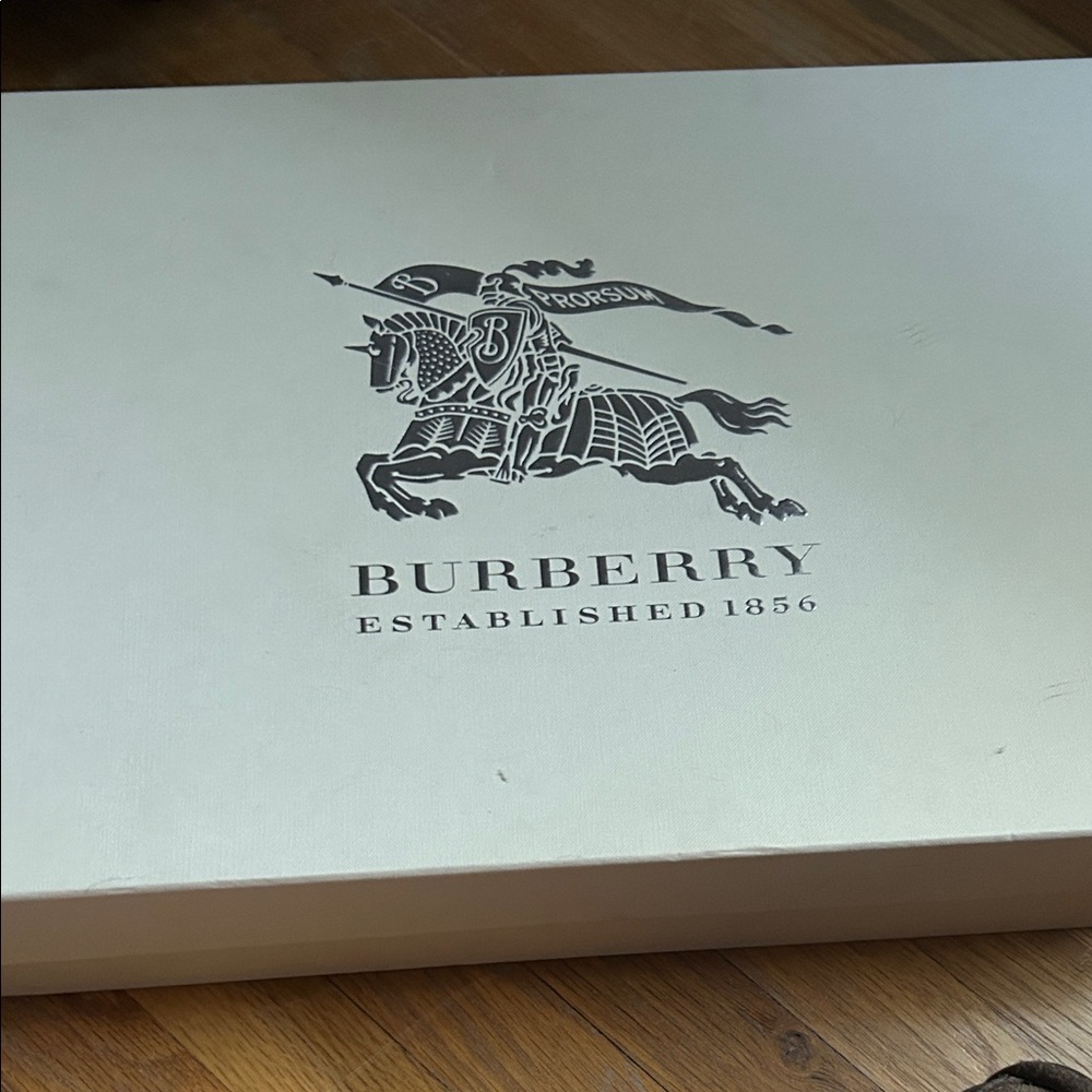 Burberry BOOTS size 9 NIB - Picture 2 of 4